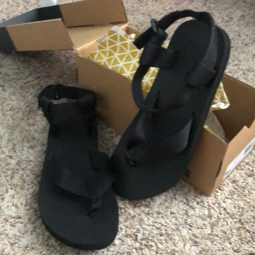 New in box teva original sandals